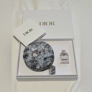 Dior Around the WORLD  Pouch with Miss Dior Blooming Bouquet mini